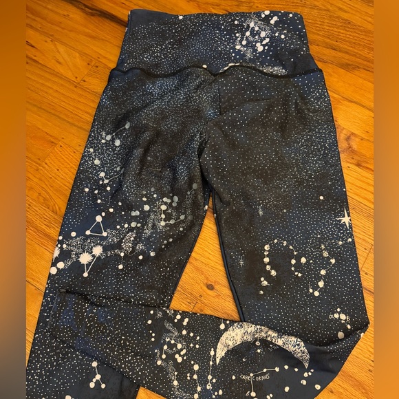 Onzie Leggings Women’s High Waisted Sz M Astrology Print Stars Galaxy - Picture 2 of 5